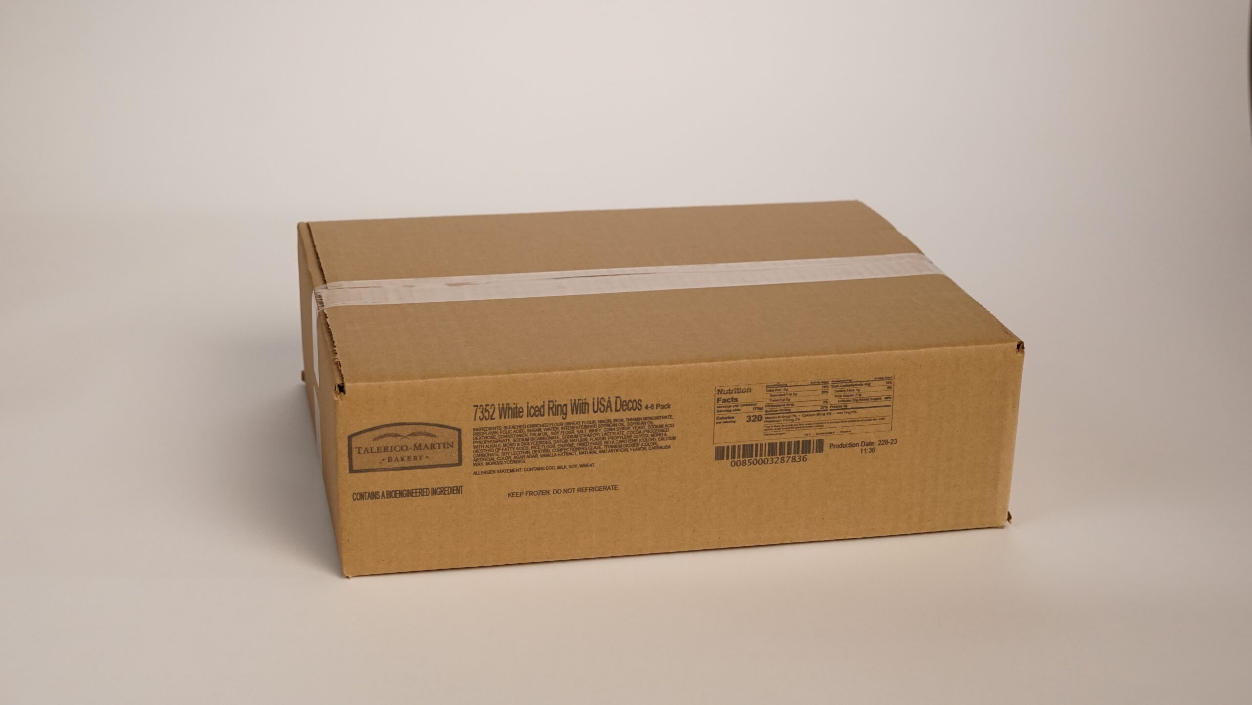 Closed Case of WHITE ICED RING WITH USA DECOS 2.8 oz